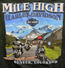 Load image into Gallery viewer, Men's Treasures Short Sleeve Forest Green Pocket Shirt